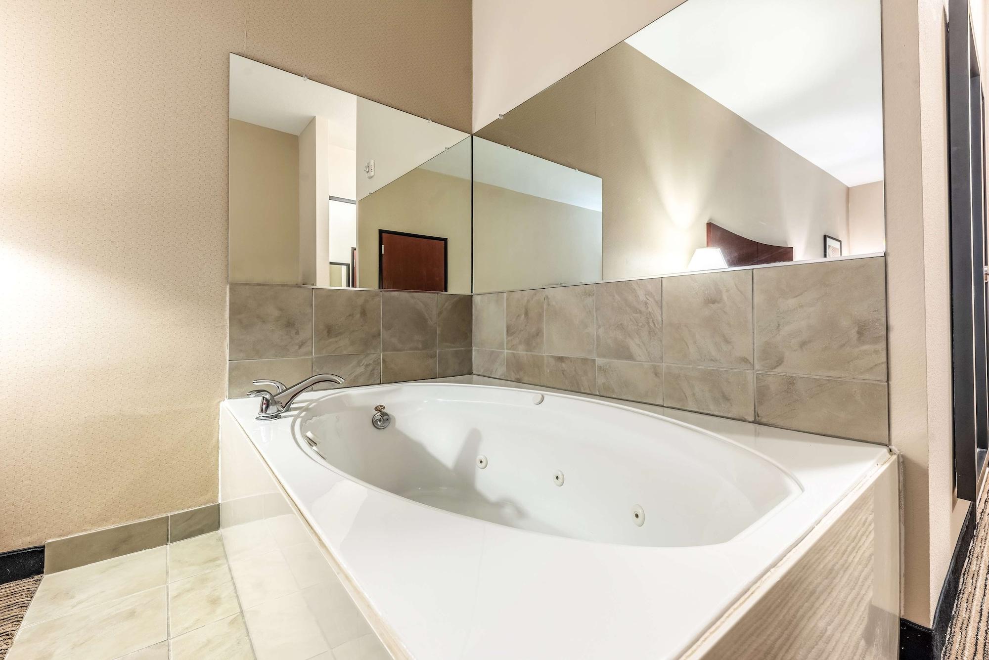 Red Lion Inn & Suites Mineral Wells Buitenkant foto