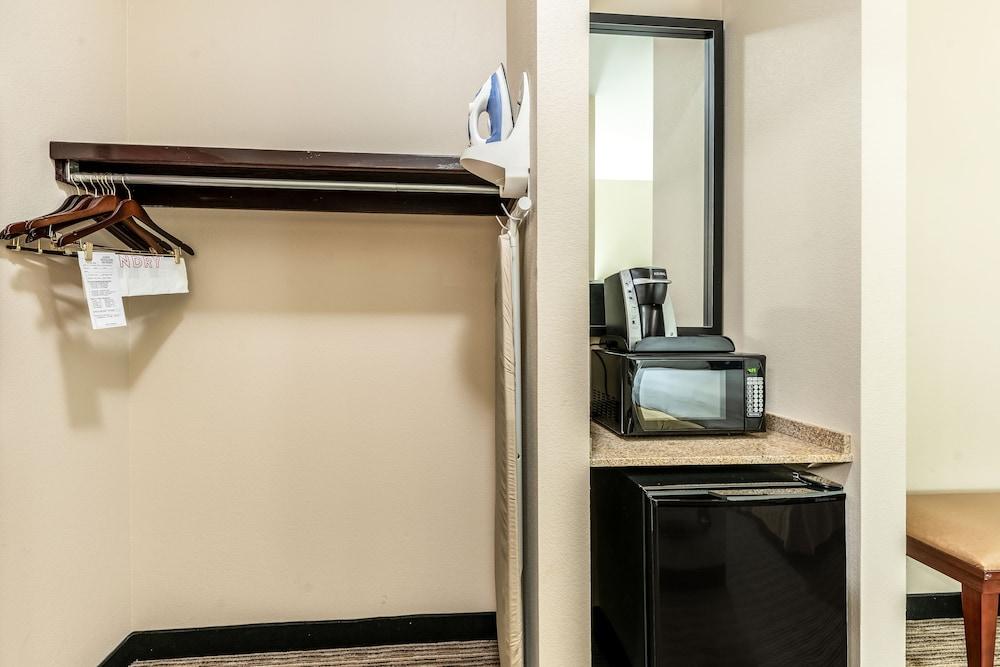 Red Lion Inn & Suites Mineral Wells Buitenkant foto